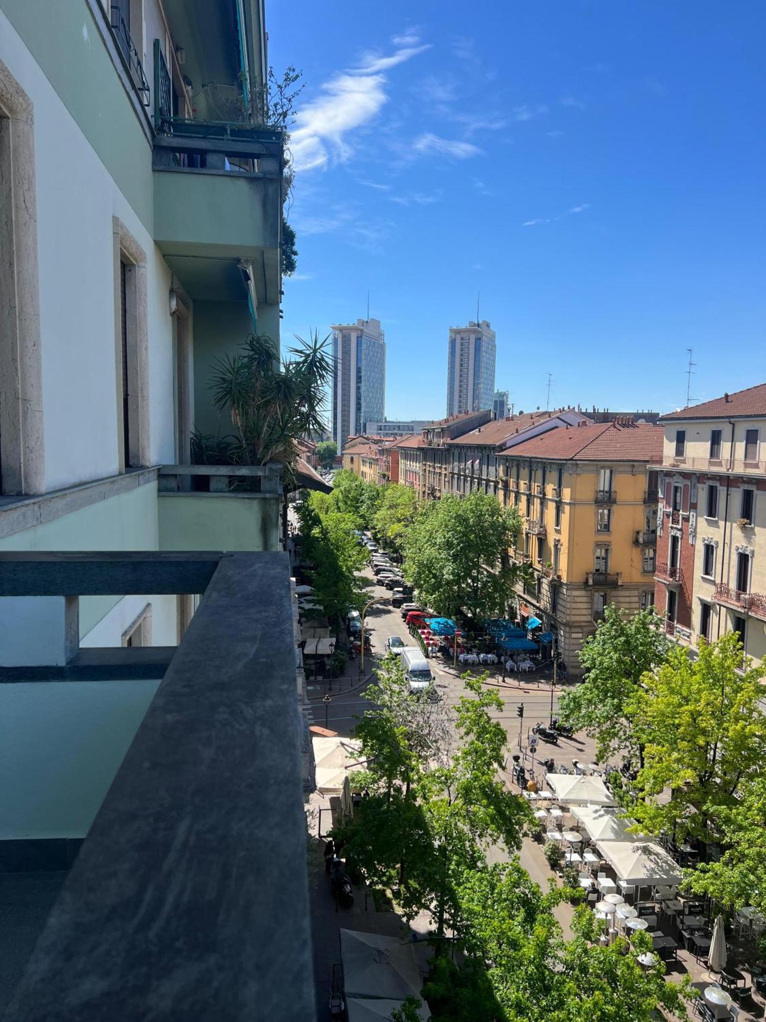 Apartment New With Balcony, Isola Bosco Verticale Mailand